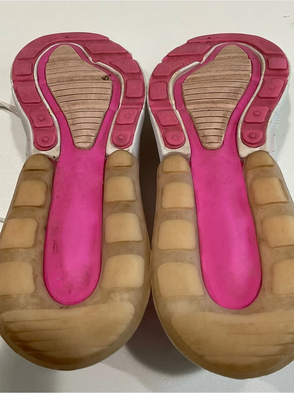 🌼🌼 Nike Girl’s Air Max 270 Shoes, Size 5.5Y